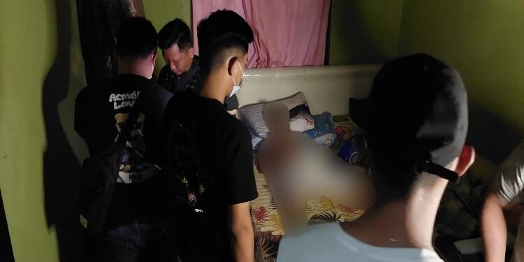 FOTO: RIZAL/MATAKALTENG - Korban pada saat hendak dievakuasi oleh Tim ERP ke RSUD dr. Doris Sylvanus Palangka Raya.