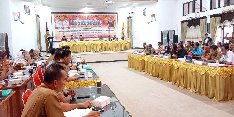 FOTO : DEVIANA/MATAKALTENG - Bupati Kotim Halikinnor saat menghadiri Musrenbang rancangan RKPD Kabupaten Kotim tahun 2024, Selasa 21 Maret 2023