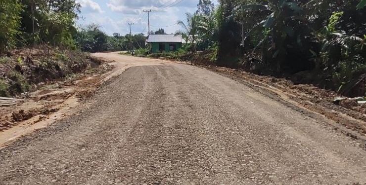 FOTO : DPU GUMAS/MATA KALTENG - Kondisi jalan dari Desa Tumbang Empas menuju Desa Tuyun, Kecamatan Mihing Raya, yang sudah dilakukan pengerasan, belum lama ini.
