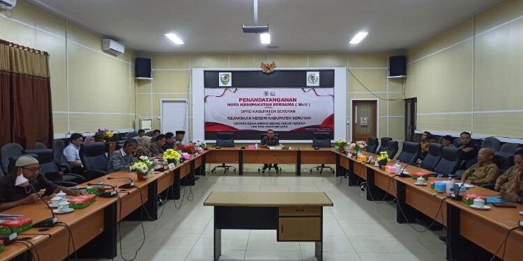 FOTO: ALDI/MATA KALTENG - Suasana saat pelaksanaan RDP dengan Disdik Seruyan di ruang rapat Serbaguna DPRD Seruyan, Senin 13 Maret 2023.