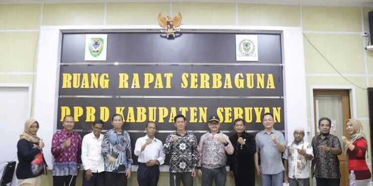 FOTO: IST/MATA KALTENG - Wakil Ketua I DPRD Seruyan, Bambang Yantoko saat menerima kunker dari DPRD Kotim di ruang rapat Serbaguna DPRD Seruyan beberapa waktu lalu.