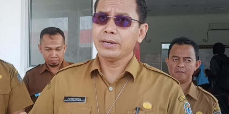 Kepala Diskoperindag Seruyan, Primermen.