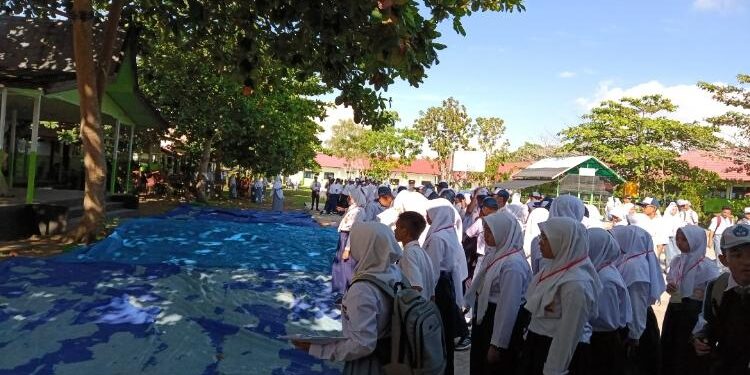 FOTO: DOK. ALDI/MATA KALTENG - Sejumlah siswa di SMAN 1 Kuala Pembuang saat sedang berkumpul.