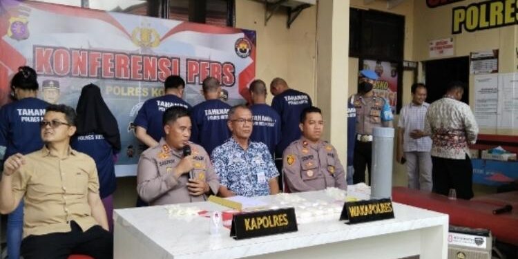 FOTO: AGUS/MATA KALTENG - Press Release Polres Kotim, penangkapan sabu 1 kg di aula Mapolres Kotim pada waktu lalu. 