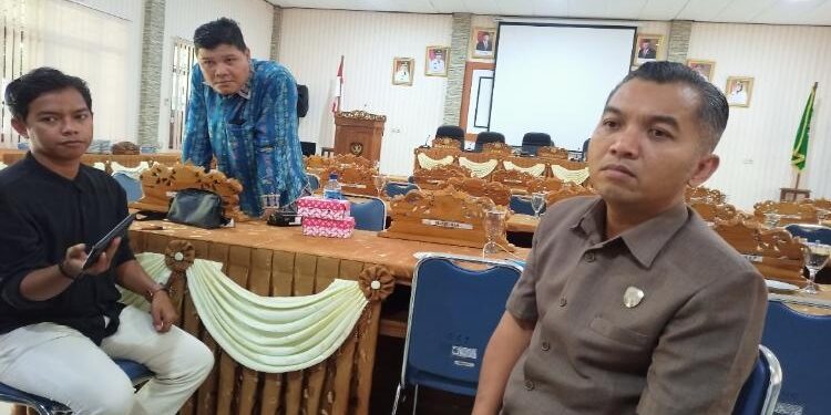Ketua DPRD Seruyan, Zuli Eko Prasetyo (kanan).