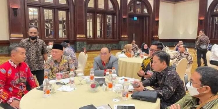 FOTO: IST/MATA KALTENG - Ketua DPRD Seruyan, Zuli Eko Prasetyo (pojok kiri) bersama anggota DPRD Seruyan lainnya saat mengikuti Seminar Nasional di Jakarta beberapa waktu lalu.