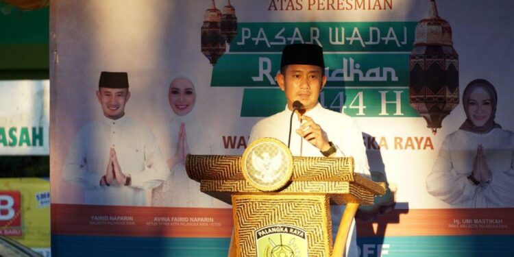 Walikota Palangka Raya, Fairid Naparin.