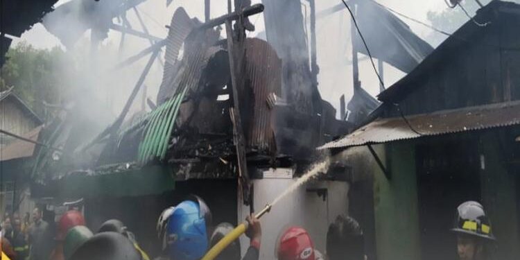 FOTO :DOKUMENTASI MATAKALTENG - Kebakaran rumah di Kota Sampit.