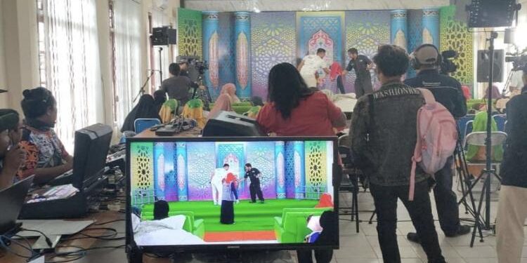 FOTO : Disdik/MATA KALTENG - Proses pengambilan video Ramadan Ceria di Disdik Kotim.