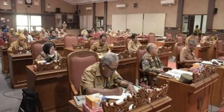 FOTO : DIAN TARESA/MATA KALTENG - Rapat paripurna DPRD Kotim bersama pemerintah daerah.