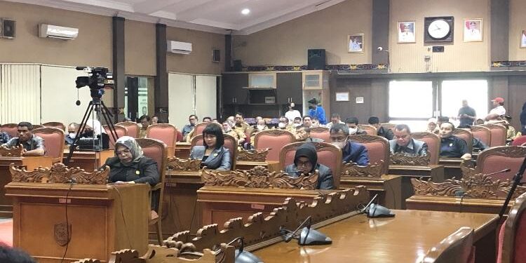 FOTO : DIAN TARESA/MATA KALTENG - Rapat paripurna DPRD Kotim.