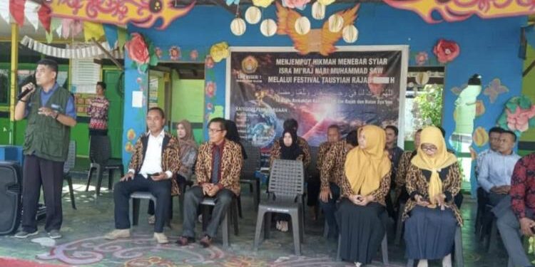FOTO : Disdik/MATA KALTENG - Plt Kepala Disdik Kotim Irfansyah saat menghadiri peringatan Isra Mi'raj yang dilaksanakan MKKS Ki Hajar Dewantara.