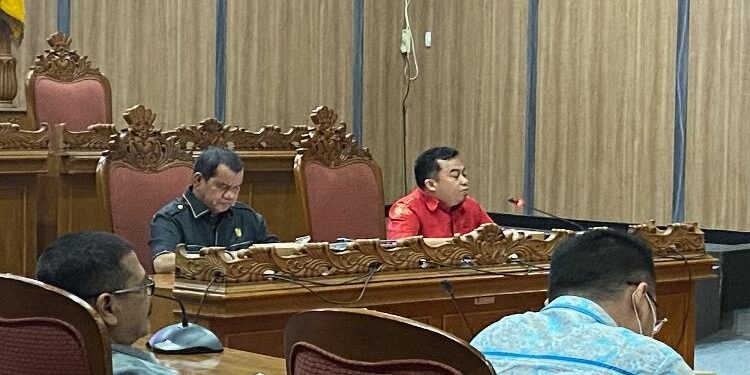 FOTO : DIAN TARESA/MATA KALTENG - RDP Pedagang kecil dan ritel modern di DPRD Kotim.