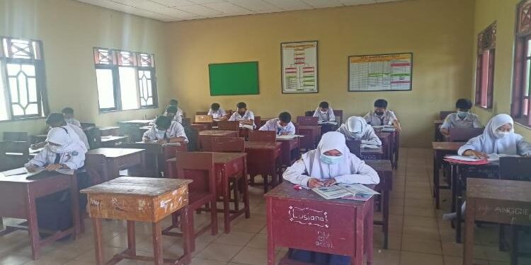 FOTO : DOKUMENTASI/MATA KALTENG - Sejumlah pelajar di Kotim.
