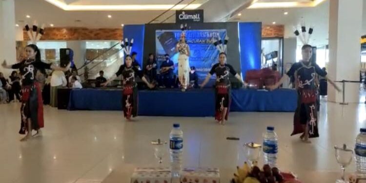 FOTO : Disdik/MATA KALTENG - Peluncuran buku antologi cerpen dan antologi puisi remaja di Kota Sampit.