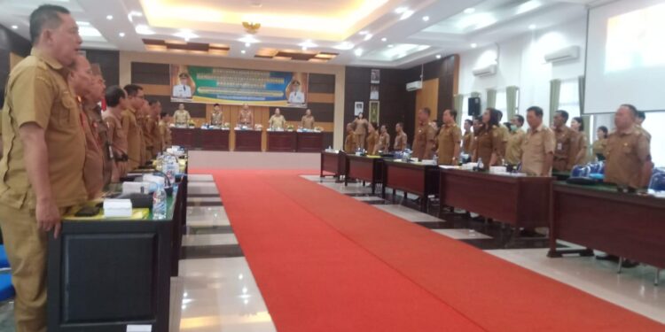 FOTO : IST/MATAKALTENG - Sekda Katingan Prangsang saat membuka kegiatan Konsultasi Publik Rencana Kerja Pemerintah Daerah dan Forum Lintas Perangkat Daerah Kabupaten Katingan, di Aula Kantor Bappelitbang setempat.