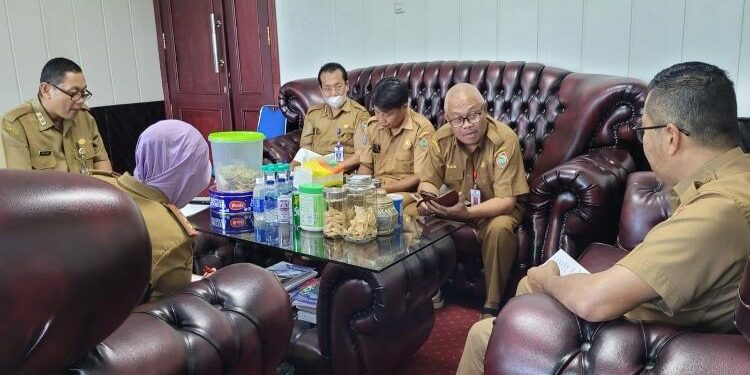 FOTO: OLIVIA/MATAKALTENG - Rapat persiapan pelaksanaan pasar penyeimbang.