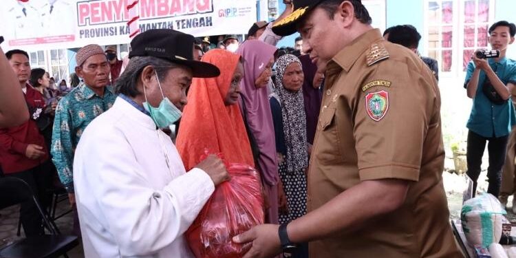 FOTO: IST/MATAKALTENG - Wagub Edy Pratowo Kunjungi Sejumlah Pasar Penyeimbang di Kapuas.