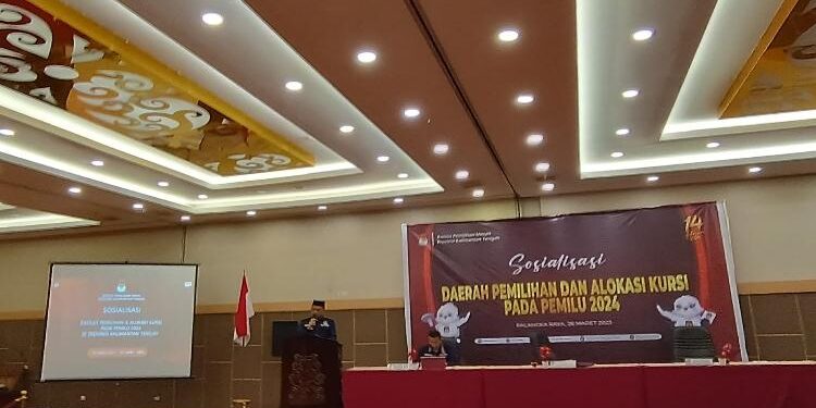 FOTO: RIZAL/MATAKALTENG - Ketua KPU Kalteng, Harmain Ibrahim, pada saat menggelar sosialisasi beberapa waktu lalu.