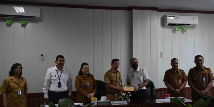 FOTO: OLIVIA/MATAKALTENG - Staf Ahli Gubernur Bidang KSDM Suhaemi saat pimpin Rapat Evaluasi Program Percepatan Penurunan Stunting.