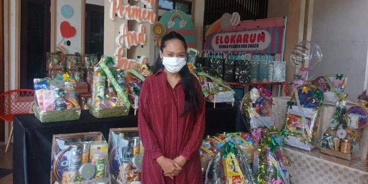 FOTO : DEVIANA/MATAKALTENG - Pemilik usaha Rumah Parsel, Nurina, Selasa 11 April 2023.
