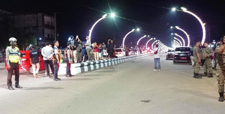 FOTO : DOK DEVIANA/MATAKALTENG - Suasana TNM saat malam hari masih menjadi pusat perhatian masyarakat. 