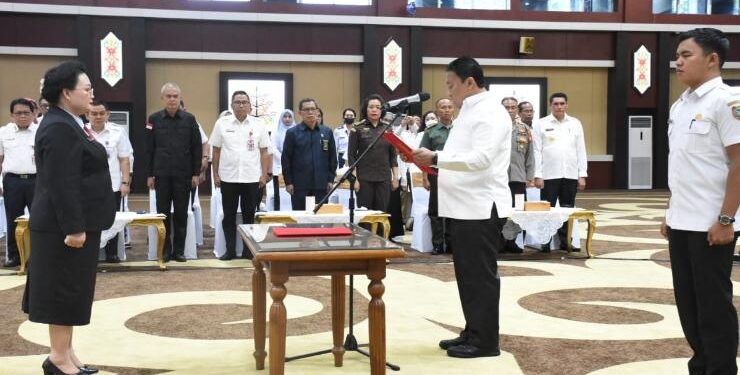 FOTO : IST/MATAKALTENG - Pengukuhan Kepala Perwakilan Badan Kependudukan dan Keluarga Berencana Nasional (BKKBN) Kalteng. 