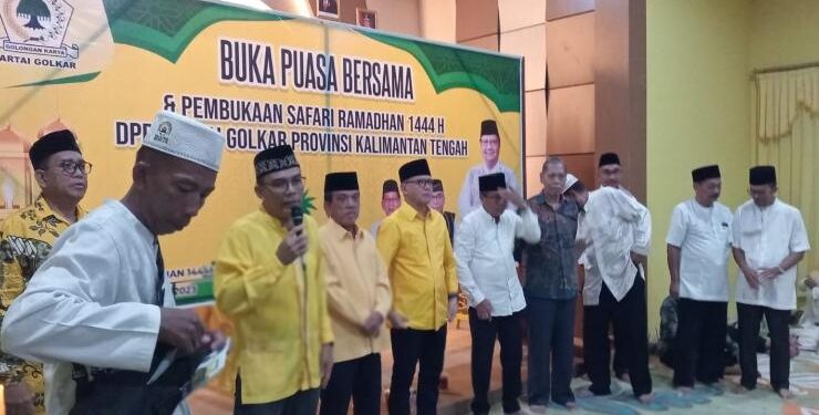 FOTO : OLIVIA/MATAKALTENG - Kegiatan buka puasa bersama dan pembukaan Safari Ramadan 1444 H pengurus DPD Partai Golkar Kalteng.