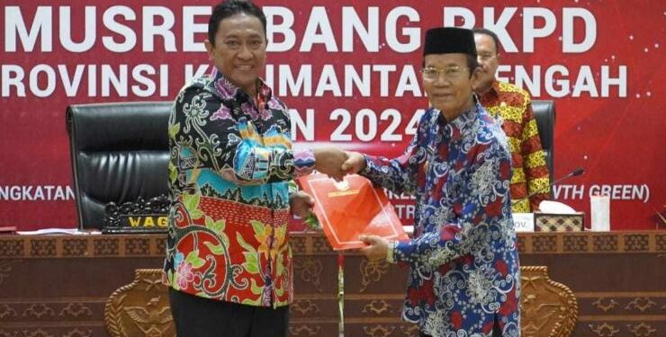 Wagub Edy Pratowo (kiri) saat mengikuti Musrenbang RKPD tahun 2024.