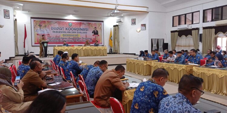 FOTO: DEVIANA/MATAKALTENG - Rapat Koordinasi Pengendalian dan Evaluasi Kegiatan Pembangunan Daerah Triwulan I Kabupaten Kotim Tahun 2023. Kegiatan yang diselenggarakan di Aula Bapelitbangda, Senin 17 April 2023.