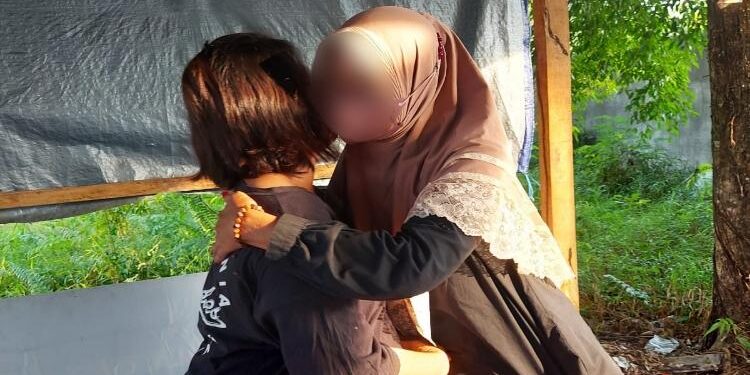 FOTO: RIZAL/MATAKALTENG - TS dan NS, pada saat saling bermaafan.