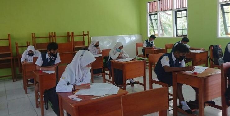 FOTO : DOK/MATA KALTENG - Suasana belajar mengajar di salah satu Sekolah Menengah Atas (SMP) di Kota Sampit.