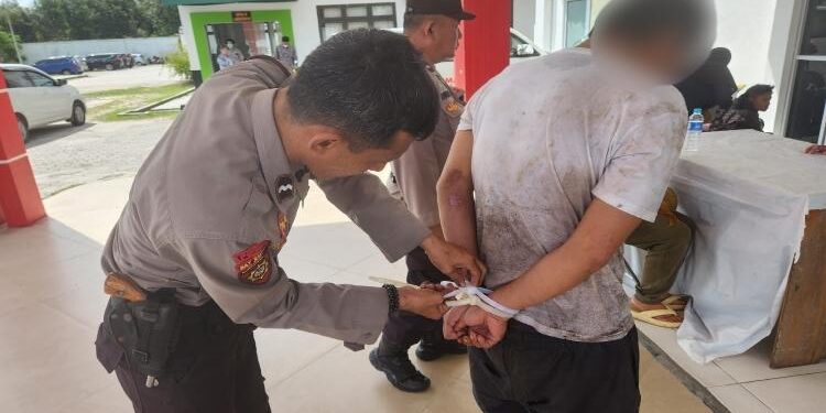 FOTO: HUMAS POLRESTA/MATAKALTENG - Jajaran Polresta Palangka Raya, pada saat mengantarkan ODGJ ke Rumah Sakit Kalawa Atei.