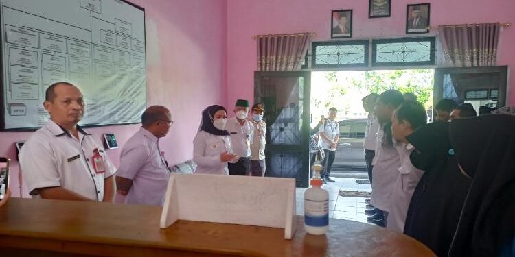 FOTO: ALDI/MATA KALTENG - Suasana saat Wakil Bupati Seruyan, Iswanti melaksanakan sidak di DKPP Kabupaten Seruyan baru-baru ini.