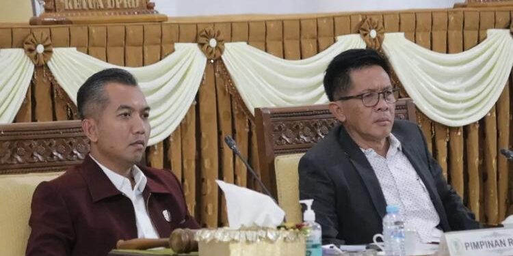 FOTO: IST/MATAKALTENG - Wakil Ketua I DPRD Seruyan, Banbang Yantoko (kanan).