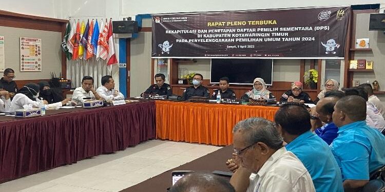 FOTO : DIAN TARESA/MATAKALTENG - Rapat pleno terbuka rekapitulasi dan penetapan daftar pemilih sementara di Kotim pada penyelenggaraan Pemilu 2024.