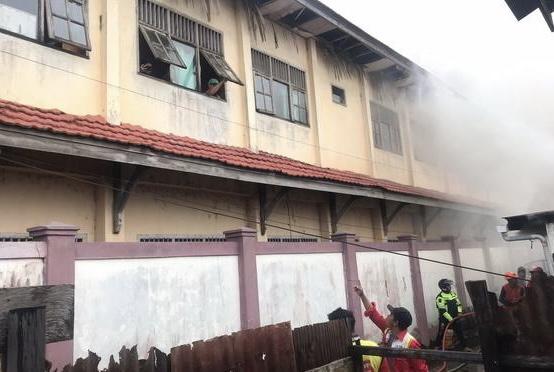 FOTO : IST/MATA KALTENG - Sisi bangunan sekolah yang nyaris terbakar.