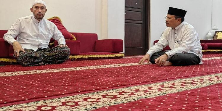 FOTO: IST/MATAKALTENG - Sekretaris Daerah H. Nuryakin saat bersilaturahmi ke kediaman Habib Zainal Abidin yang berada di Pekalongan.