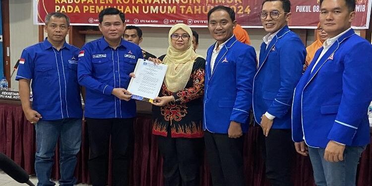 FOTO: DIAN/MATA KALTENG - Pengajuan pencalonan Anggota DPRD Kotim dari Partai Demokrat di KPU Kotim, Jum'at 12 Mei 2023.