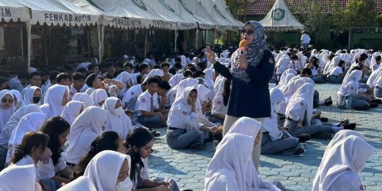 FOTO: KPU/MATA KALTENG - Sosialisasi dan Pendidikan Pemilih Pada Pemilu 2024 di SMAN 2 Sampit, Selasa 30 Mei 2023.
