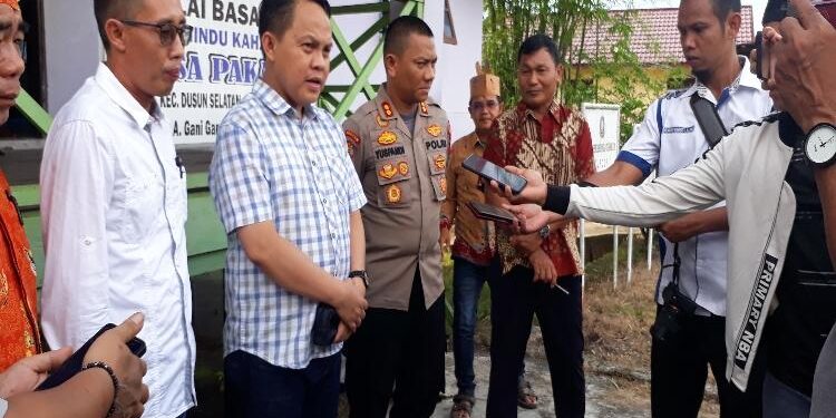 FOTO: TAUFIK/MATAKALTENG - Pj Bupati Kabupaten Barsel, H. Deddy Minarwan, usai melakukan silahturahmi bersama seluruh elemen.