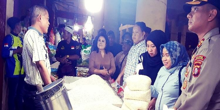 FOTO: TAUFIK/MATAKALTENG - Jajaran Pemerintah Kabupaten Barsel, pada saat melakukan sidak ke Plaza Beringin, Buntok.