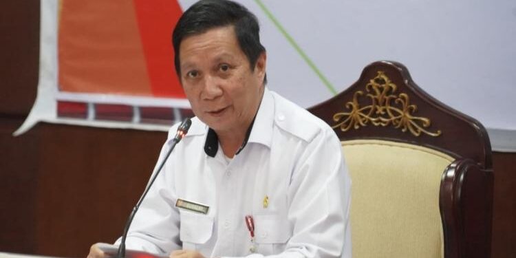 FOTO: VI/MATAKALTENG - Staf Ahli Gubernur Kalteng, Bidang Kemasyarakatan dan Sumber Daya Manusia, Suhaemi, pada saat membuka secara resmi Forum Komunikasi pemangku kepentingan Utama Wilayah Provinsi Kalteng, Semester I Tahun 2023.