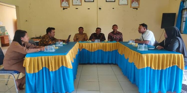FOTO: ISTIMEWA/MATAKALTENG - Rapat pleno DPSHPpemilu 2024  Desa Sumber Makmur, Senin 8 Mei 2023.