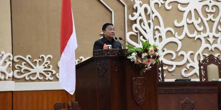 FOTO: VI/MATAKALTENG - Wakil Gubernur Kalimantan Tengah H. Edy Pratowo saat membacakan sambutan tertulis Gubernur Kalteng.
