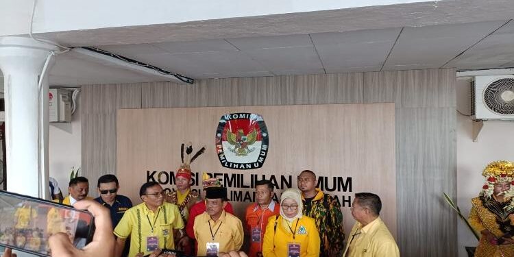 FOTO: RIZAL/MATAKALTENG - Ketua Dewan Pertimbangan Golkar Kalteng, Abdul Razak.