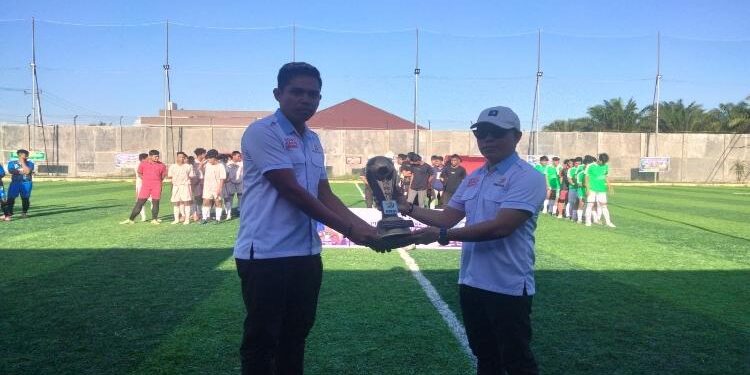 FOTO: ISTIMEWA/MATA KALTENG- Pembukaan turnamen Mini Soccer U-22 yang diadakan oleh KORMI Cup I Kabupaten Kotim dilapangan F8 Nyai Enat. Minggu, 14 Mei 2023 sore.