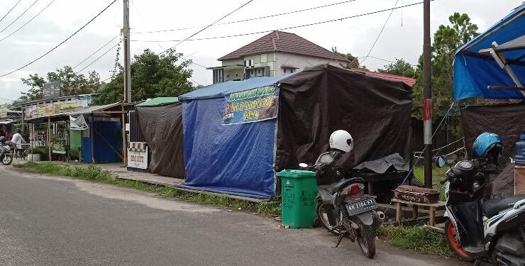 FOTO : DEVIANA/MATAKALTENG - Kondisi warung dan parkir di TNM terkini, Selasa 2 Mei 2023.