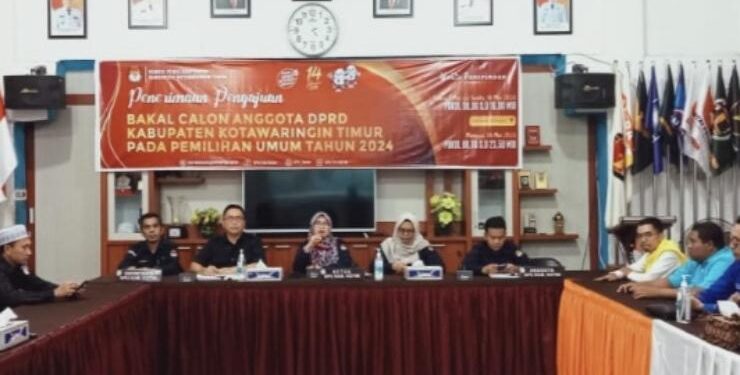 FOTO : Dok/DIAN MATA KALTENG - Suasana sekretariat KPU saat pembukaan pendaftaran pengajuan berkas Bacaleg dalam pileg 2024.