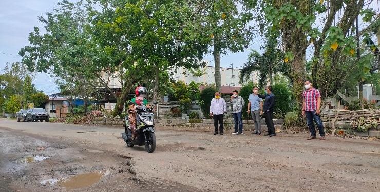 FOTO : DOK/MATA KALTENG - Kondisi jalan dalam Kota Sampit sebelum diperbaiki.
